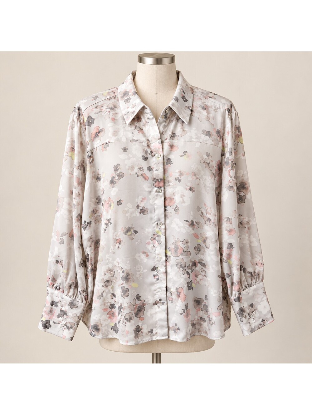 Halogen Floral Button-Up Blouse in Soft Neutral Tones 1X